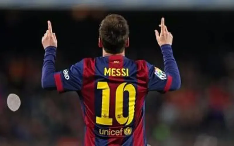 ليونيل ميسي يهنئ برشلونة بلقب الدوري الإسباني